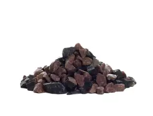 Red/Black-mix granite chippings 11-16 mm.